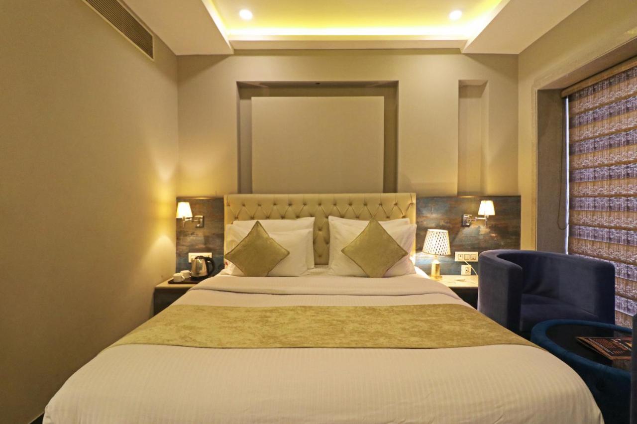 The Ivy Grand Hotel In City Centre With Free Secured Parking New Delhi Exterior photo