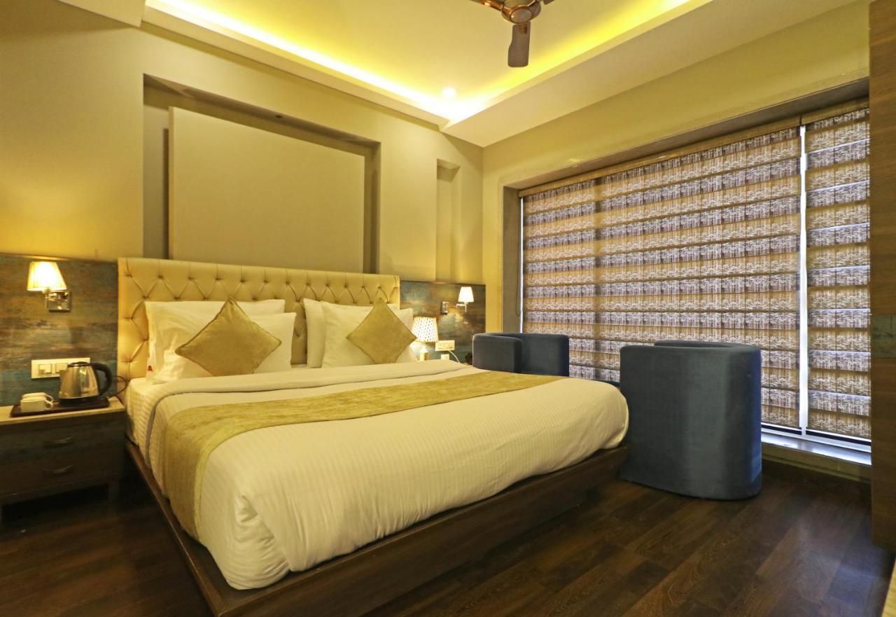 The Ivy Grand Hotel In City Centre With Free Secured Parking New Delhi Exterior photo