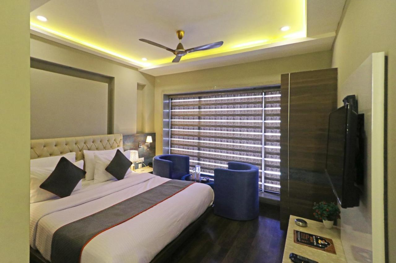 The Ivy Grand Hotel In City Centre With Free Secured Parking New Delhi Exterior photo