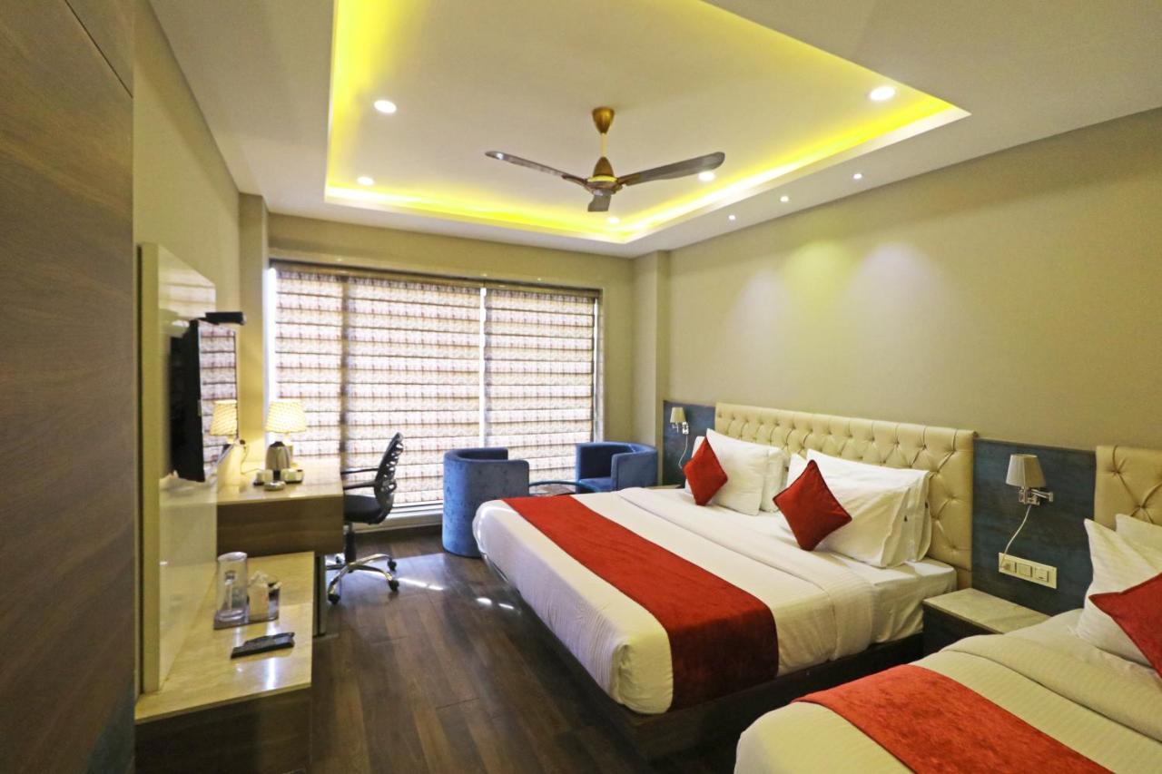 The Ivy Grand Hotel In City Centre With Free Secured Parking New Delhi Exterior photo