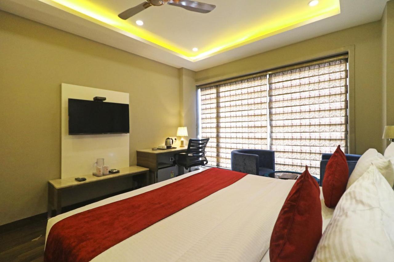 The Ivy Grand Hotel In City Centre With Free Secured Parking New Delhi Exterior photo