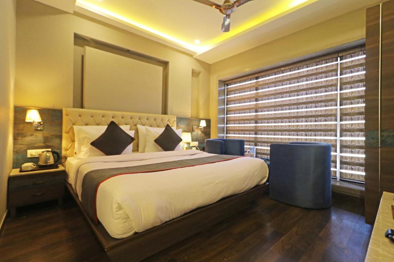 The Ivy Grand Hotel In City Centre With Free Secured Parking New Delhi Exterior photo