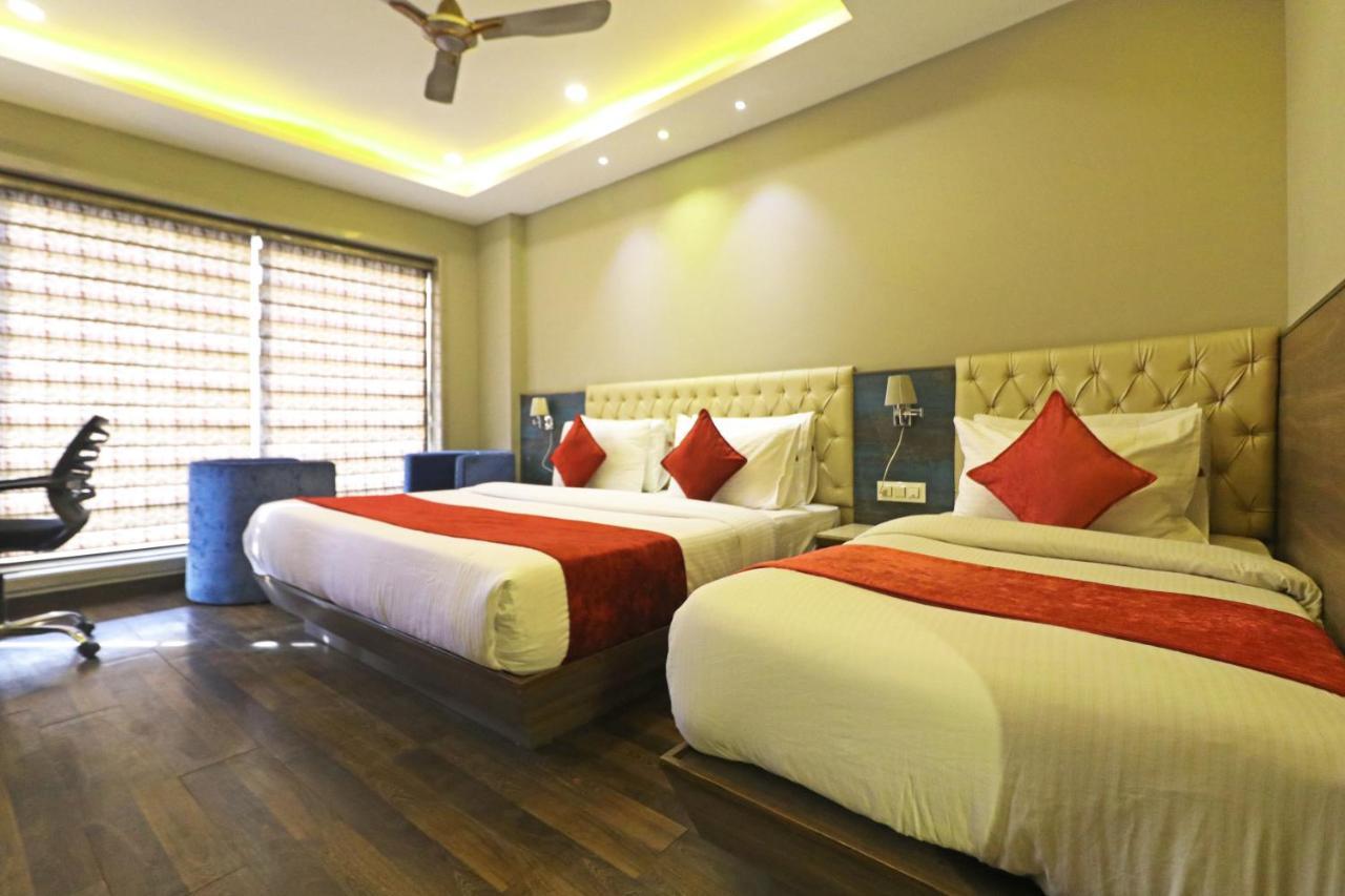 The Ivy Grand Hotel In City Centre With Free Secured Parking New Delhi Exterior photo