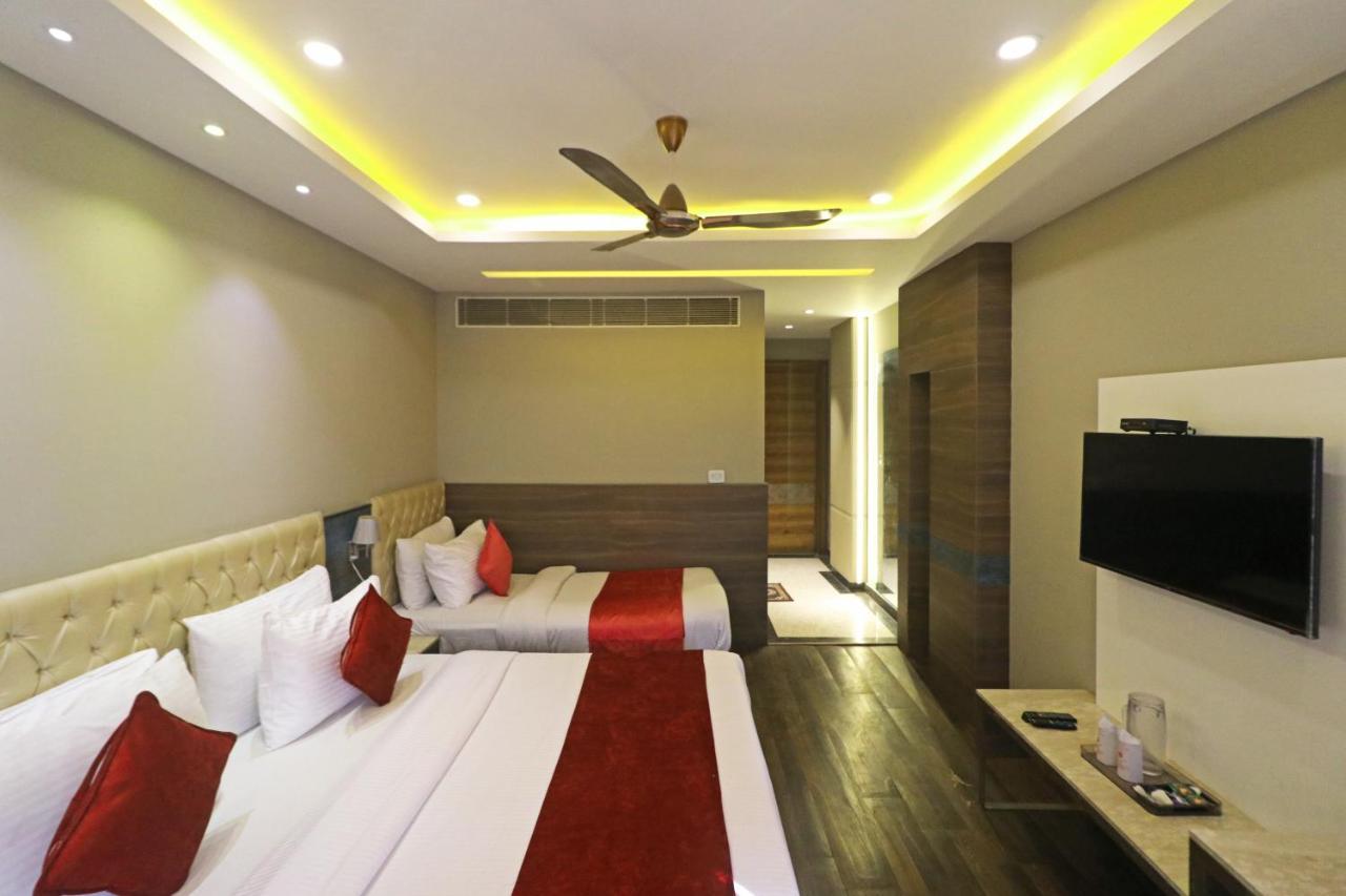 The Ivy Grand Hotel In City Centre With Free Secured Parking New Delhi Exterior photo
