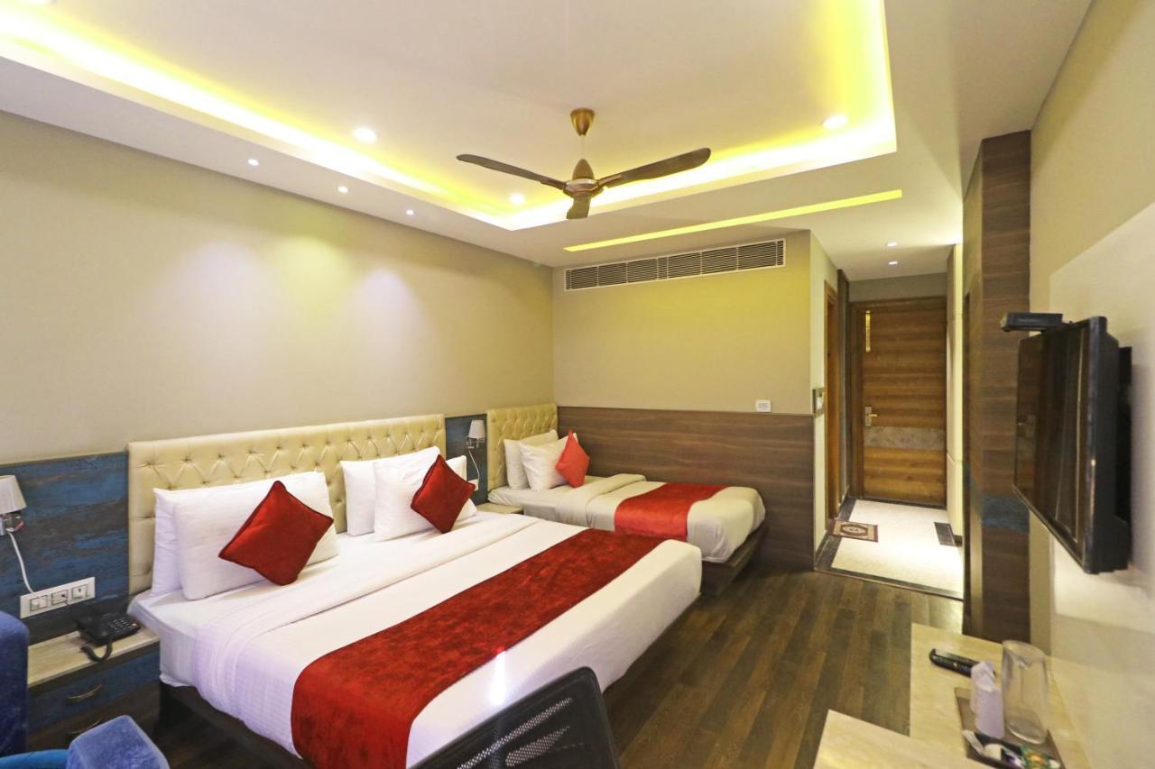 The Ivy Grand Hotel In City Centre With Free Secured Parking New Delhi Exterior photo