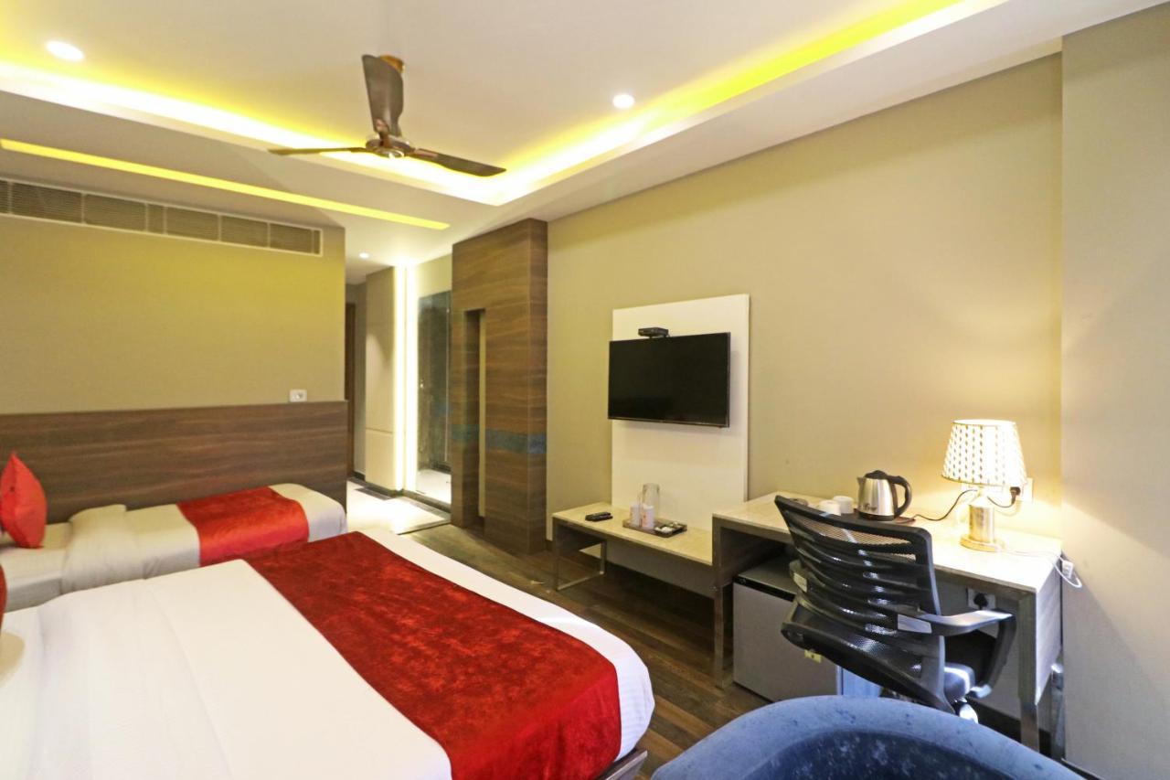 The Ivy Grand Hotel In City Centre With Free Secured Parking New Delhi Exterior photo